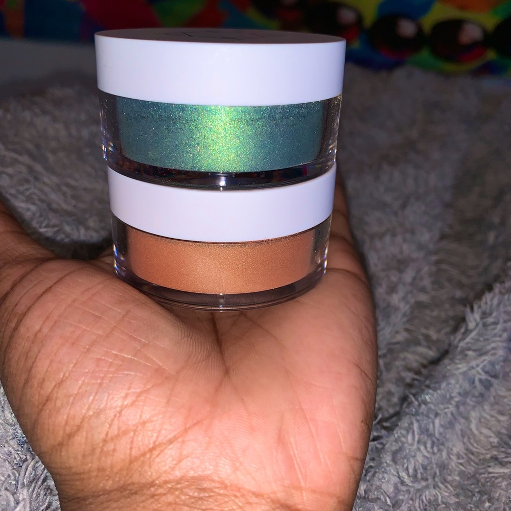 Loose Eyeshadow